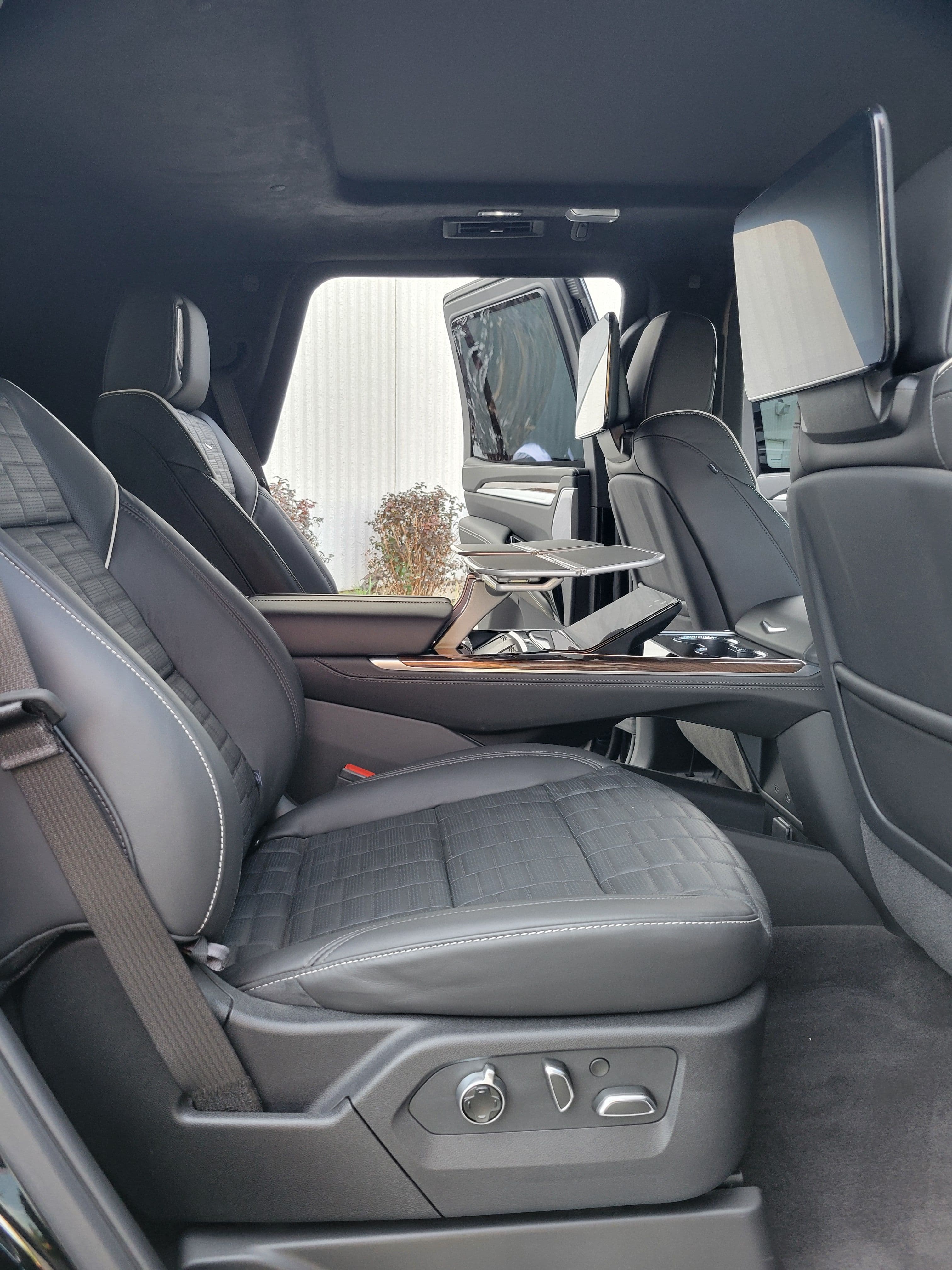 Technical & Luxury-Focused